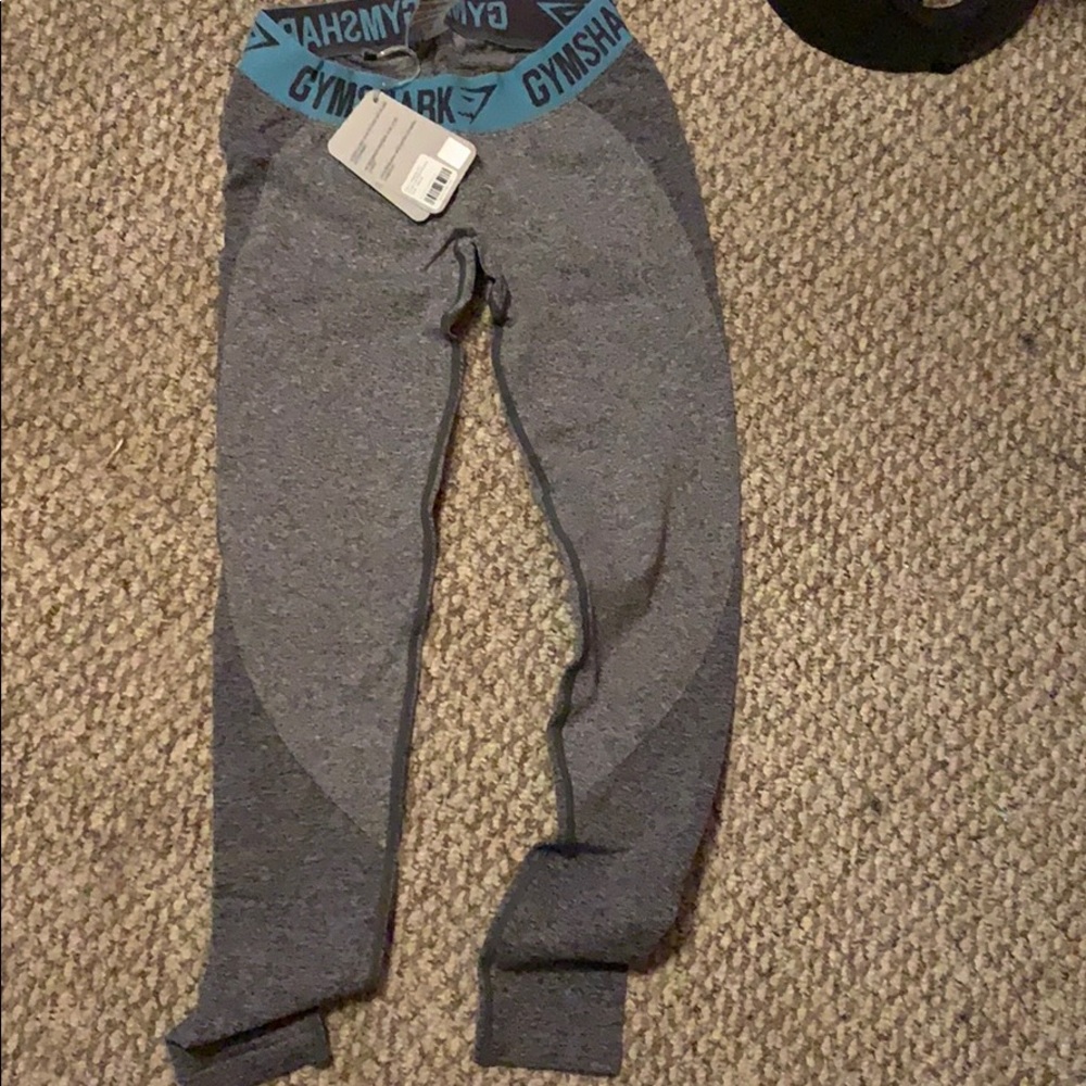 Gym shark leggings small